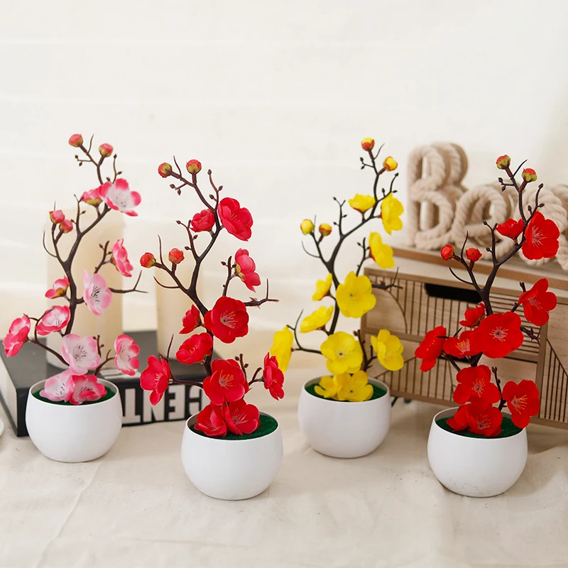 Home Office Background - Simulierte Pflaumenblüten im Topf, künstliche Plastikblumen,