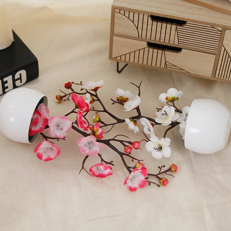 Simulierte Pflaumenblüten im T – Home Office Background Bewertung und Preis